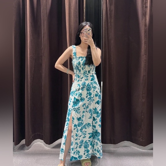 ❣️SOLD❣️ New with Tags Zara Green Floral Midi Dress with Slit Size XS - Picture 2 of 13